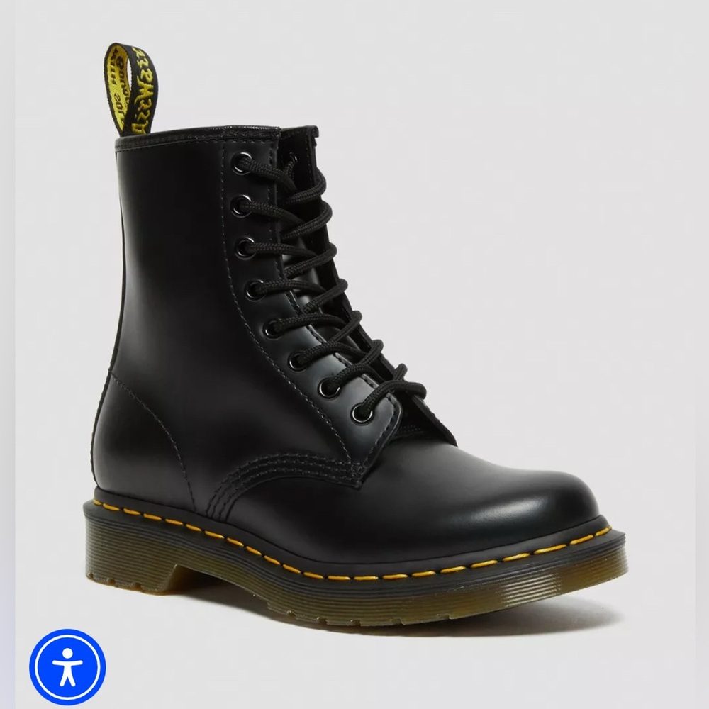 Doc Marten’s LIKE NEW 1460 WOMEN'S SMOOTH LEATHER LACE UP BOOTS